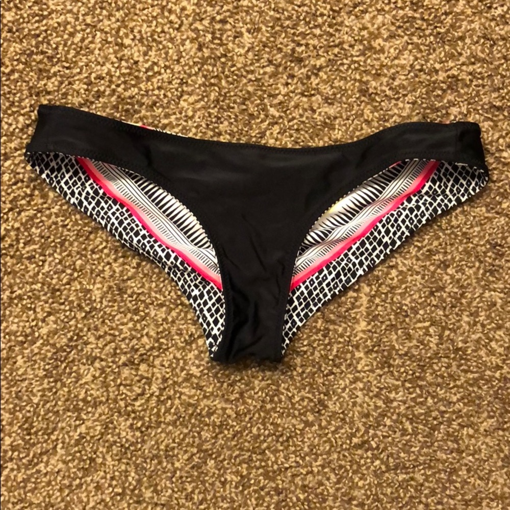 Reversible bathing suit